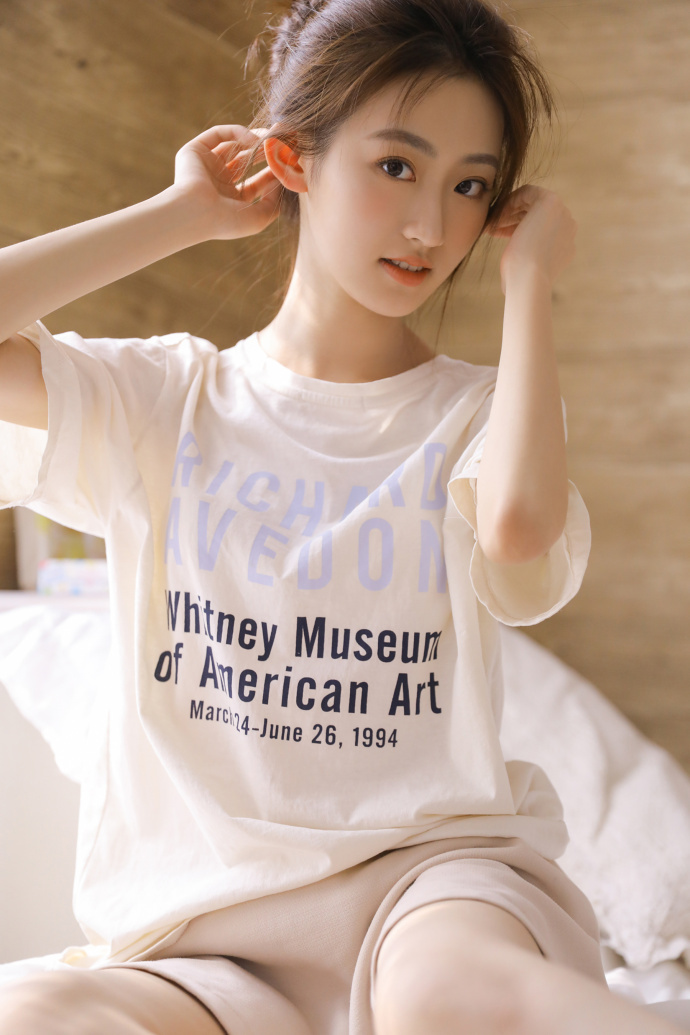 人间富贵花接班人,99年小景甜又纯又欲,曾因"裸贷"戏走红