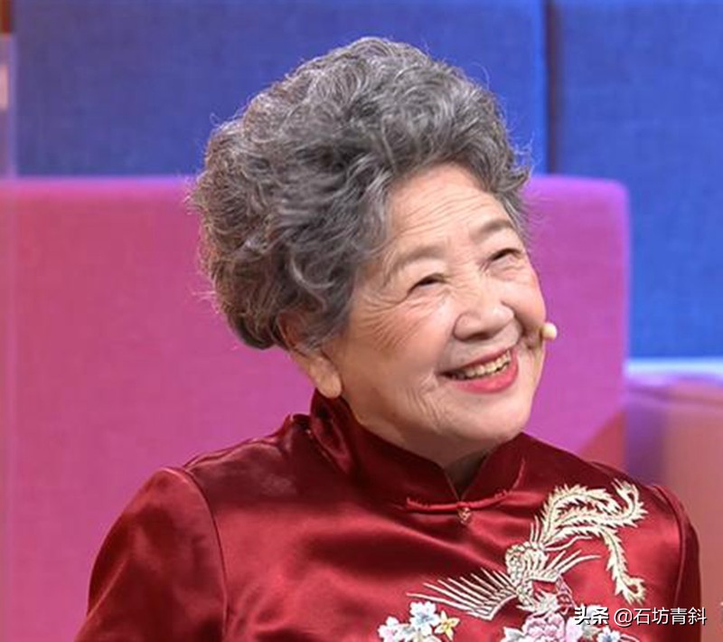 陶玉玲面对苦痛的人生：丧女之痛、三次患癌，88岁也玩微信