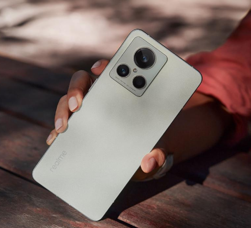 苹果还在原地踏步？网友：库克在挤牙膏，国产都开始弯道超车了