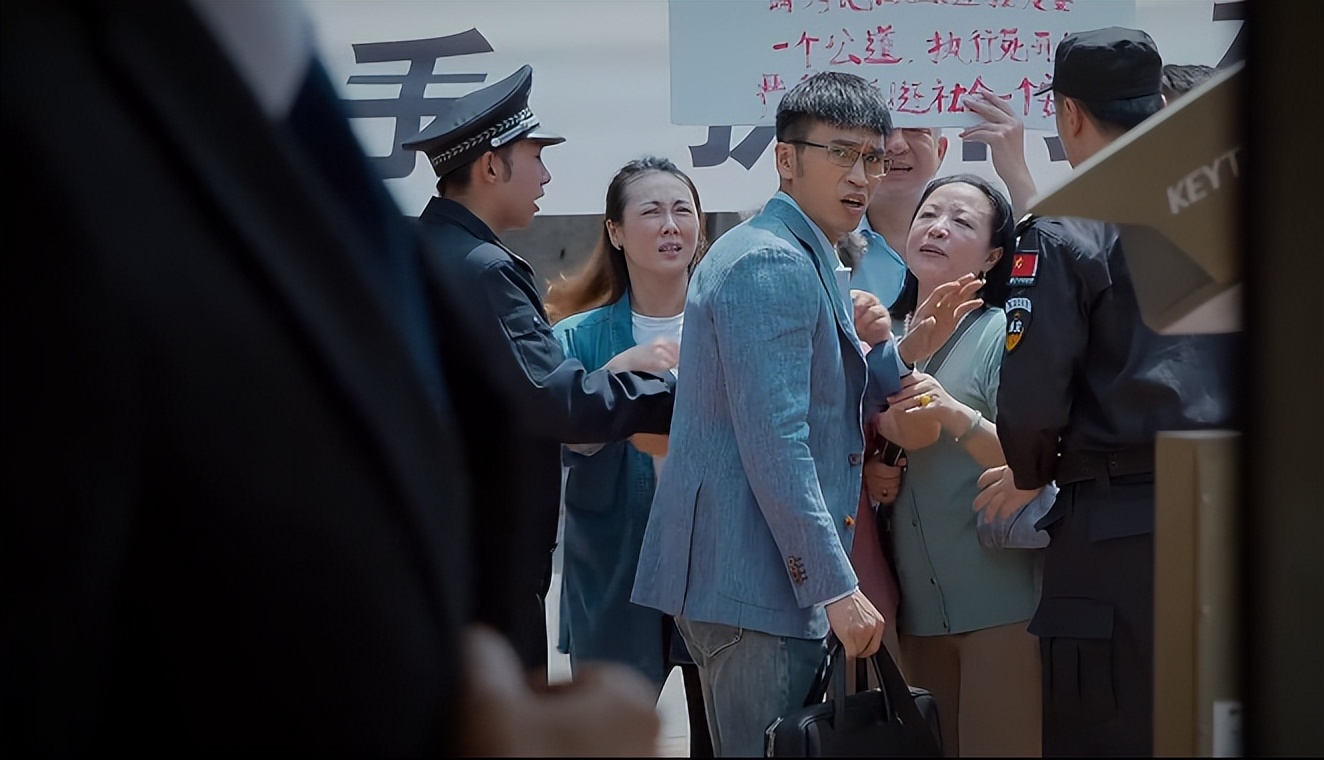 《庭外》系列落水者篇接档“盲区篇”，从风云诡谲，到暗流涌动