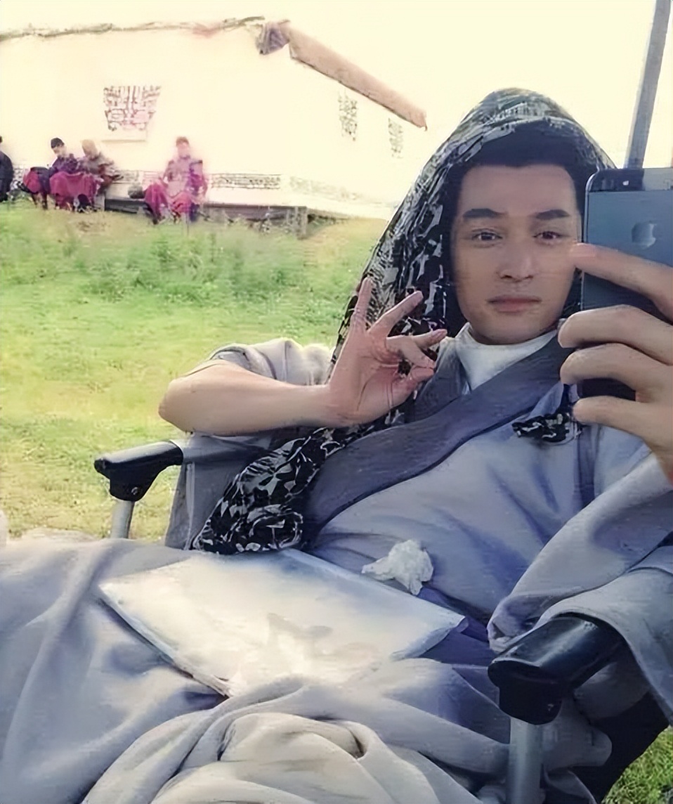 经典剧集的“边角料”，八戒骑摩托、妃子玩手机，谢谢，有被笑到