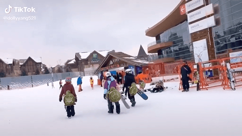 95後女孩穿漢服滑雪火到海外，TikTok網友：這是中國「冰雪功夫」 相親聯誼 第11張