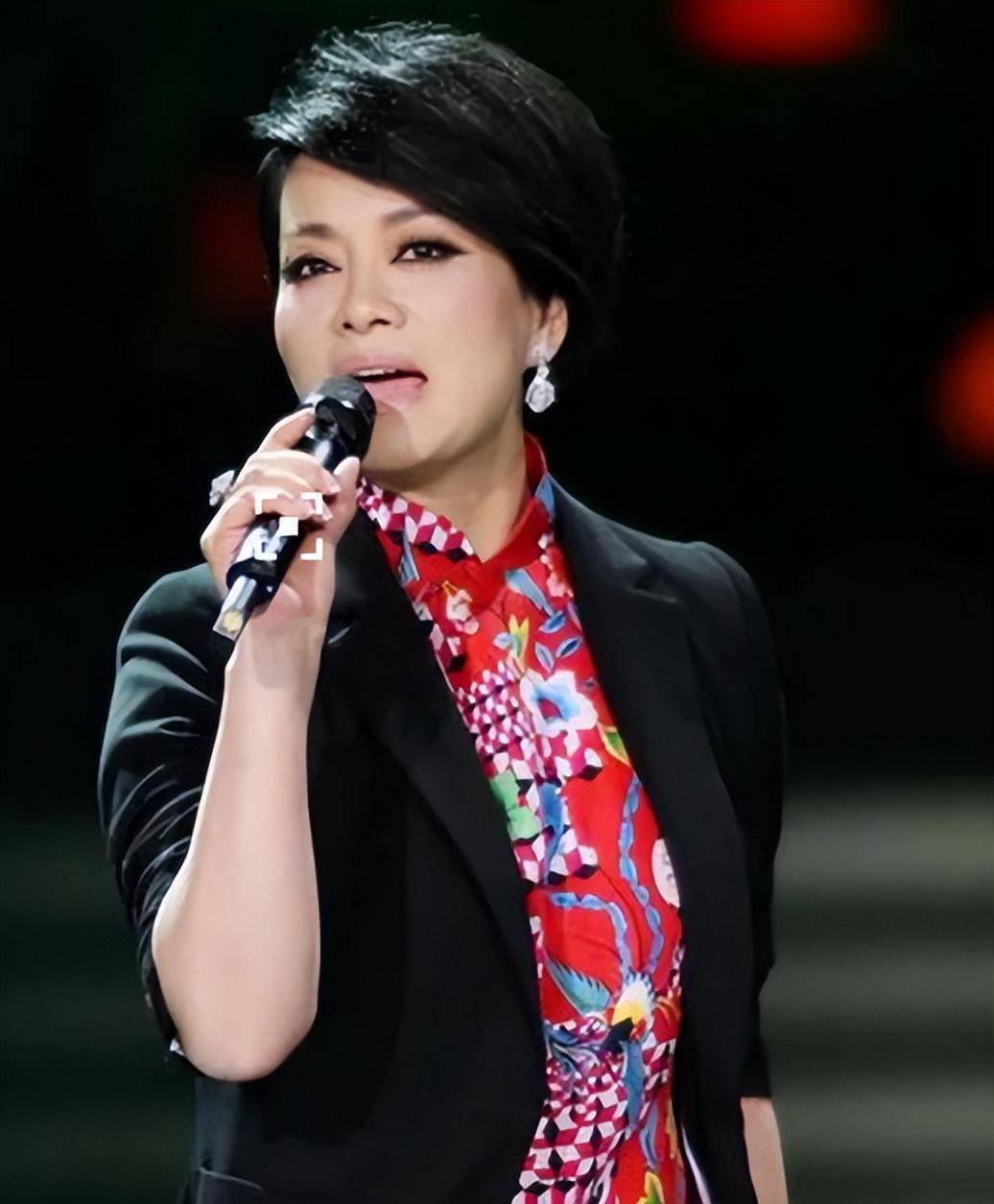 歌手毛阿敏:丈夫病逝1年后,留下260亿遗产,如今的选择令人泪目