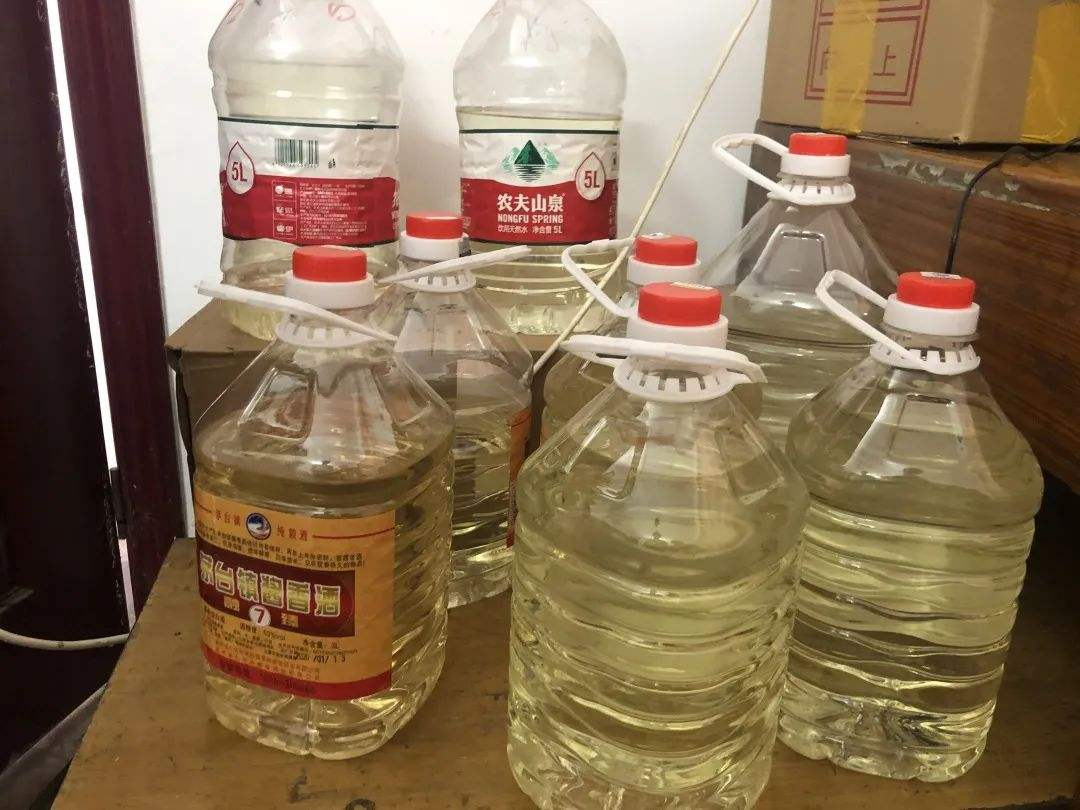 别轻视！农村卖的散装酒，3大“套路”得知道，其中猫腻很深