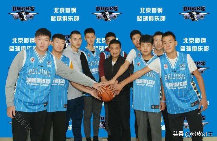 北京首钢队为什么能打nba(19岁场均3.8分，曾凡博为何着急参加NBA选秀？要从他与首钢队说起)