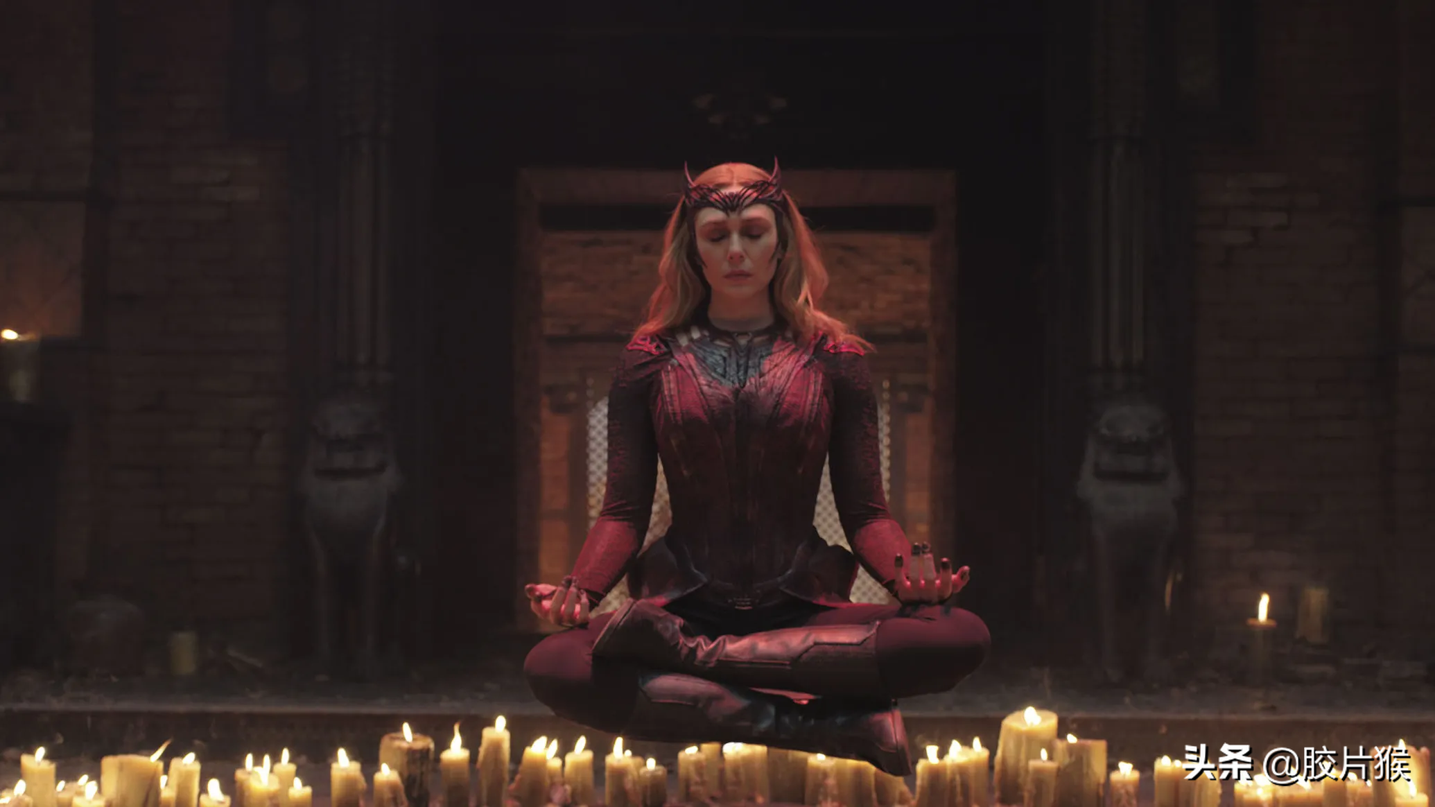 “绯红女巫”伊丽莎白奥尔森的魅力，可不止暴打奇异博士和光照会