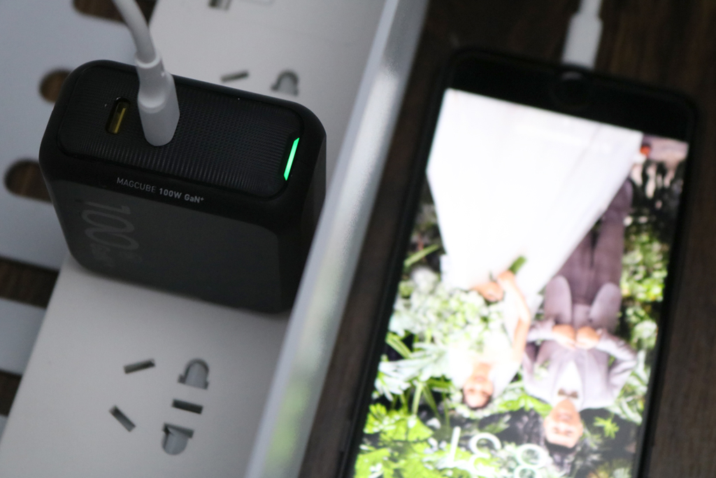 手机、笔记本通用的充电器——Aohi Magcube 100W氮化镓充电器