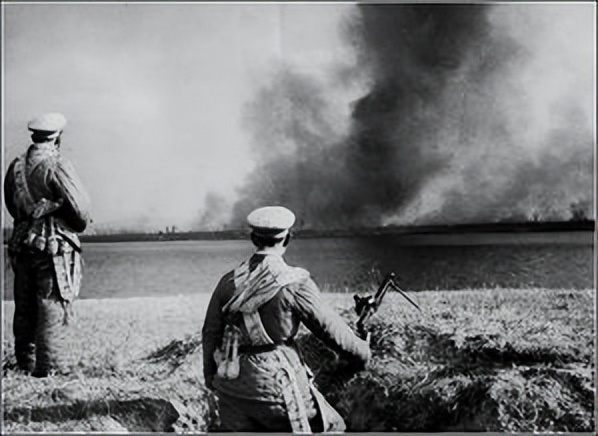 中国人民志愿军的冲锋号给美军士兵留下了很深的战争阴影.