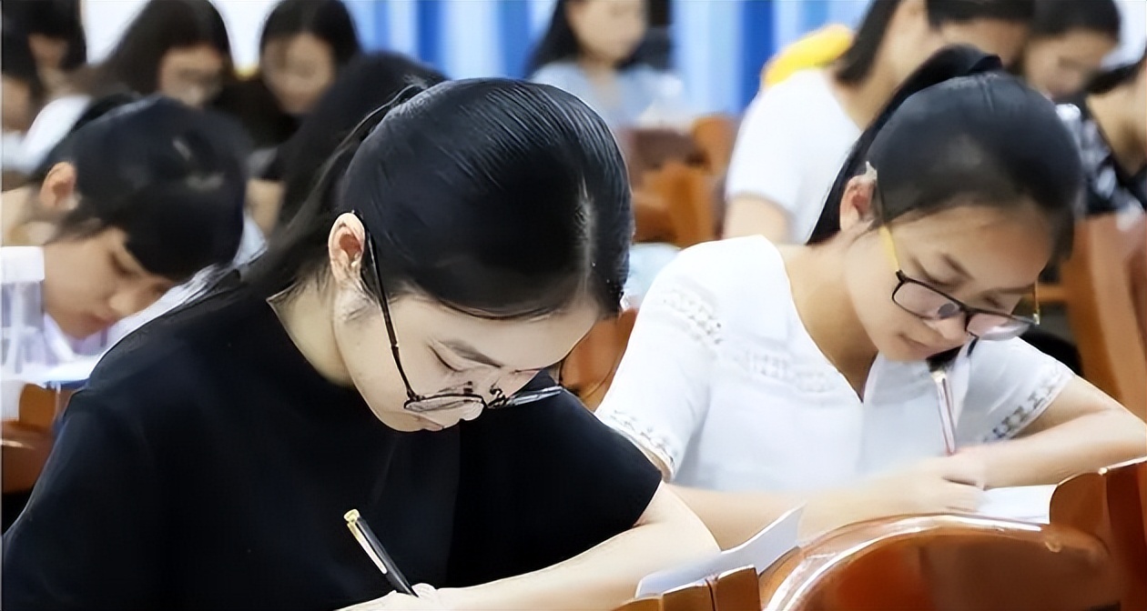 “取消非师范生从教资格”呼声高，教育部回应，让师范生处境艰难