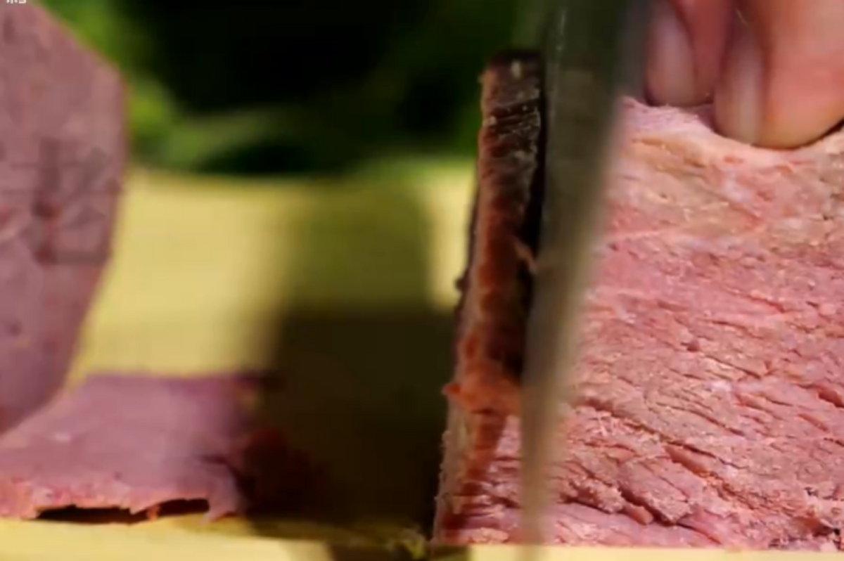 2013年，大哥用10万块创业养公牛，靠着317口大缸，年入2600万