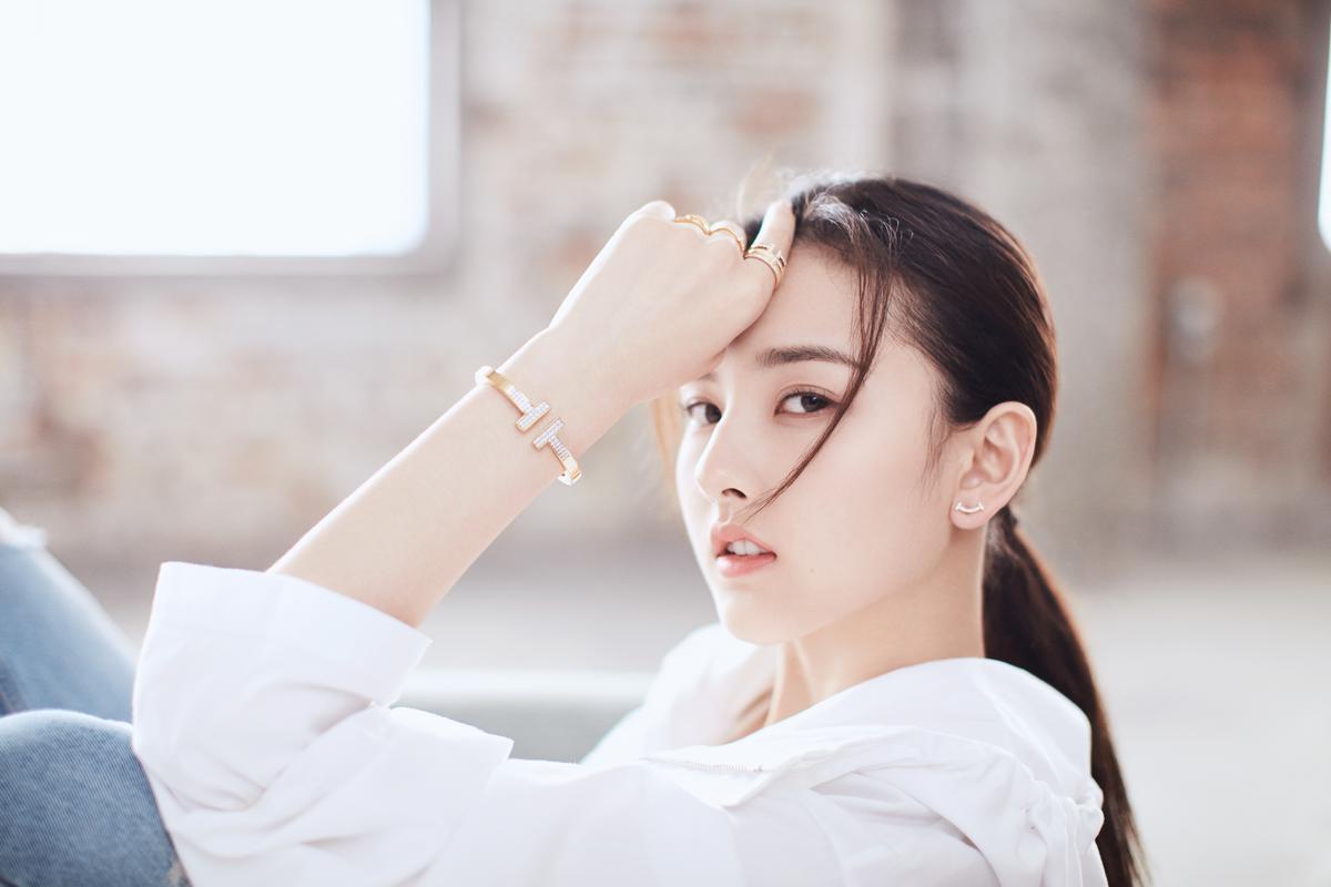 这次轮到31岁袁冰妍彻底翻车?人民网辣评洗不白,钟汉良被连累!