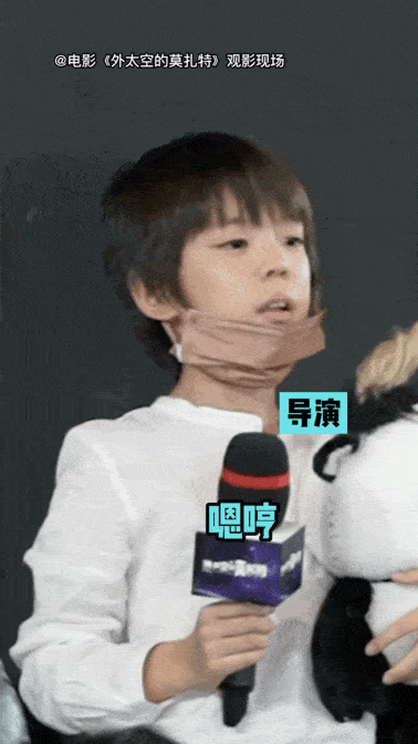 8岁嗯哼越长越帅！与陈思诚对接《孤勇者》暗号