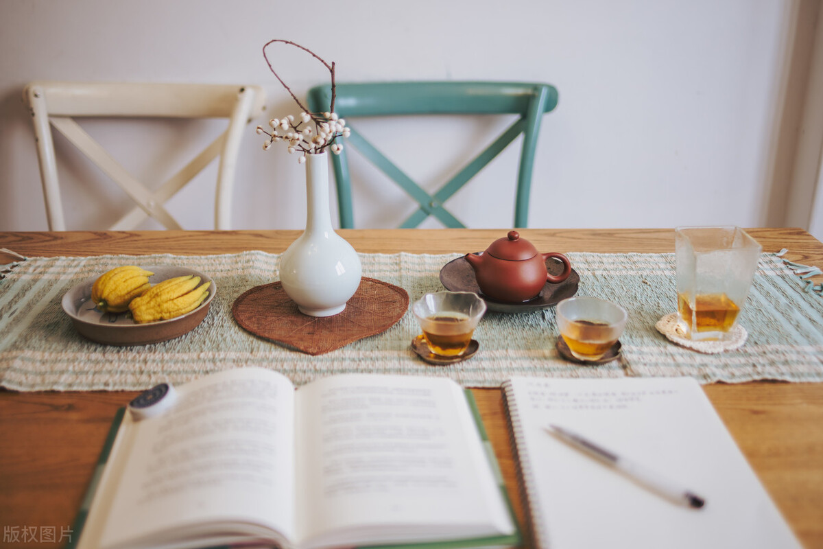 一人，一茶，一书，一心境，忙碌后的清闲总有一种无关风月的感觉