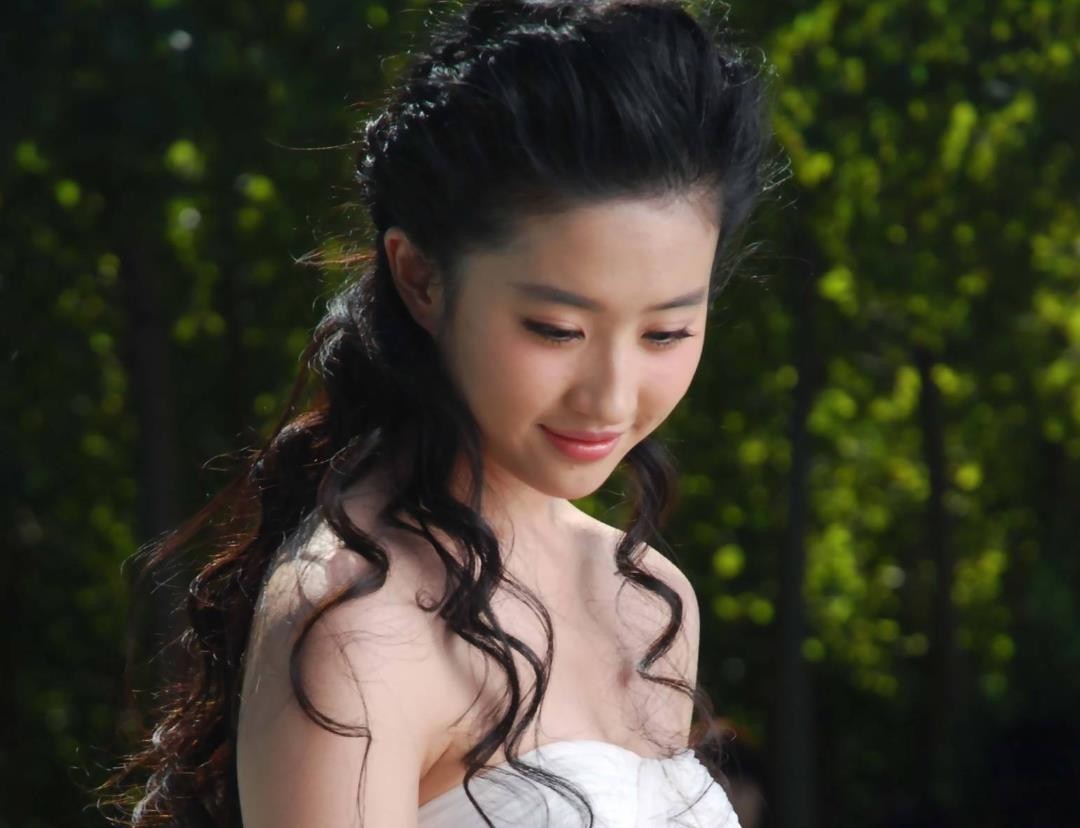 刘亦菲资料(刘亦菲个人资料简介及全名) - 盾灵网