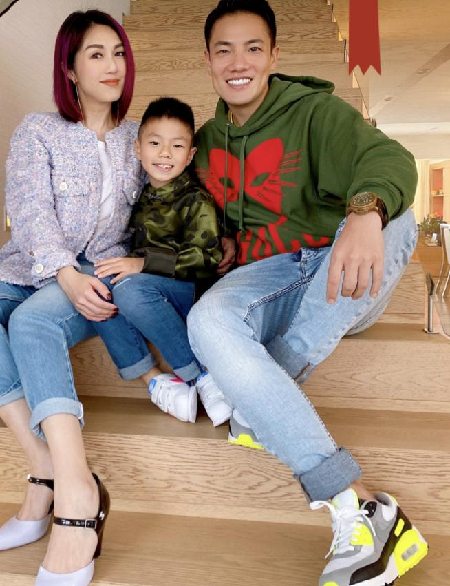 袁咏仪为儿子言论不当道歉！港星定居内地后，星二代们在哪上学？