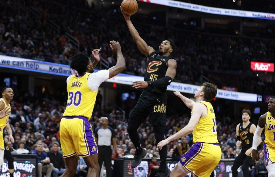 為什么好多人看nba（5項聯盟第1！被橫掃后超級崛起，詹姆斯心生羨慕，塔圖姆也沒想到）