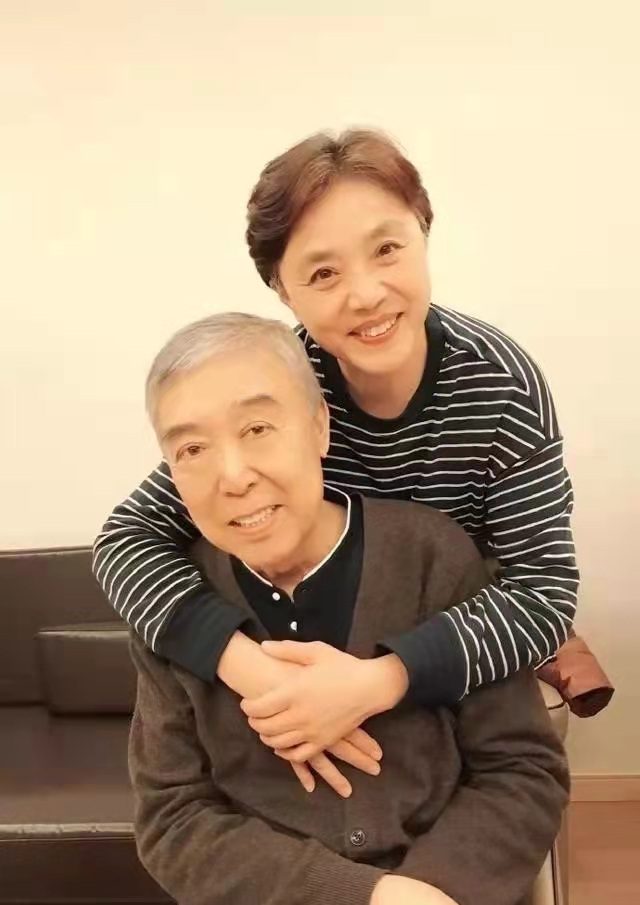 师胜杰病逝3年,女儿定居美国,遗孀宋艳的选择令人泪目
