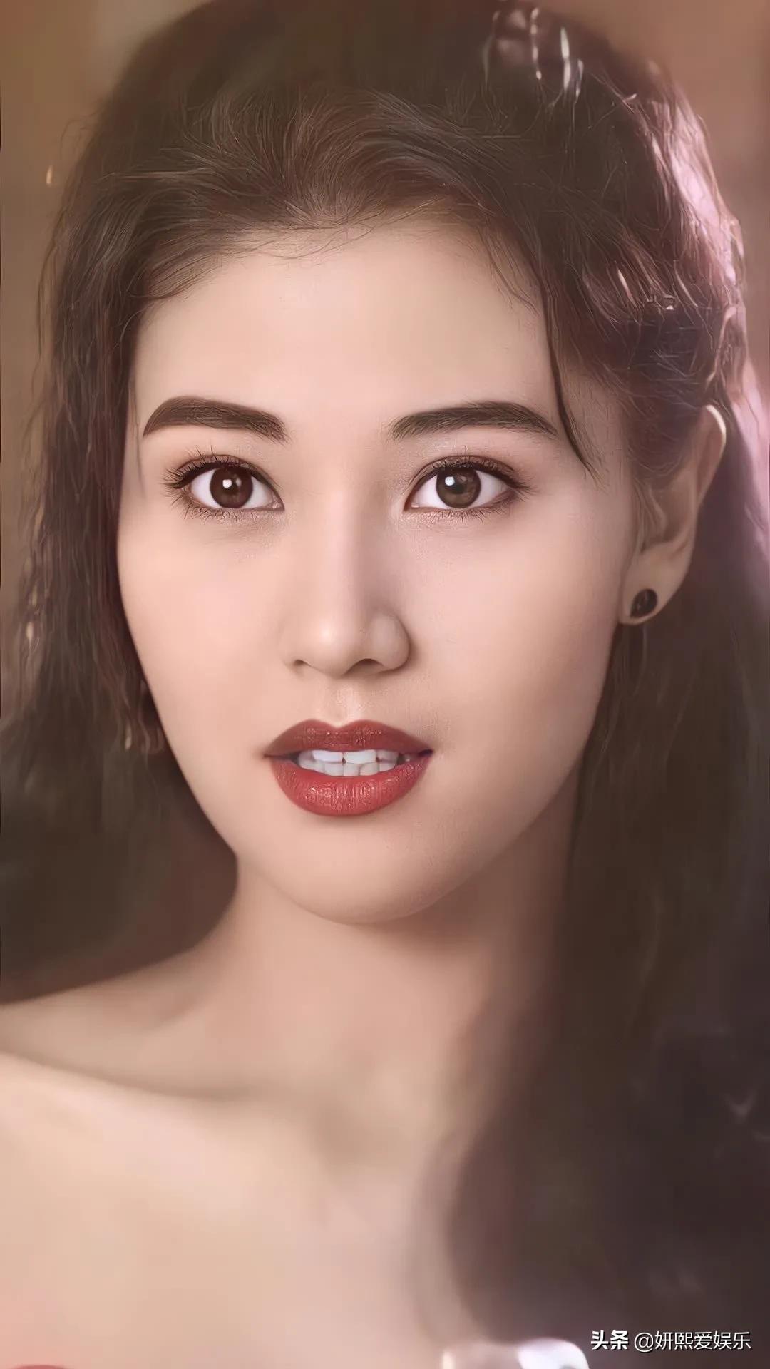 最美的港姐李嘉欣，明艳精致，漂亮大气