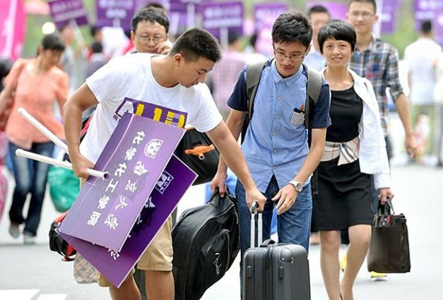 985大学的“江湖绰号”盘点，每个都很接地气，网友直呼太形象了