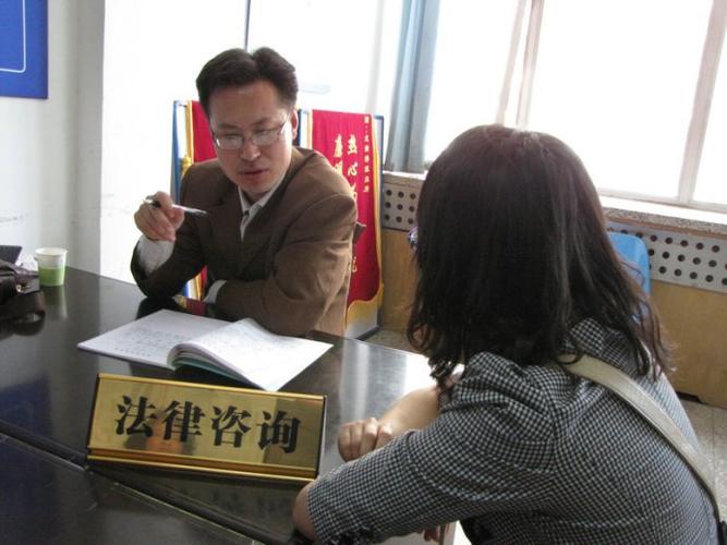 2000年一女工车库遇16岁孤儿，含泪将其收养，15年后被回报1530万