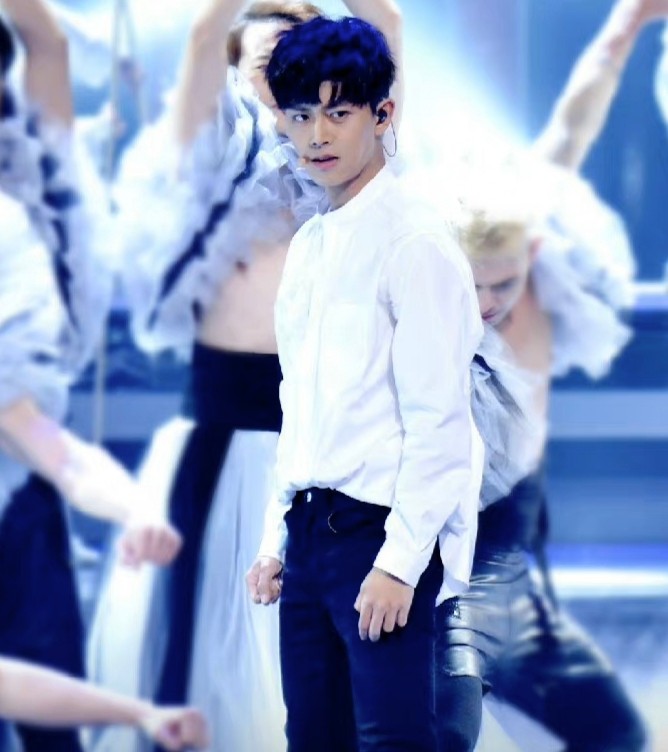 穿“白衬衫”的10位男星，个个“白衣胜雪”，气质干净