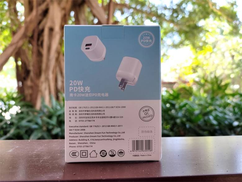 可同時快充兩臺設備的精致小巧充電器-南卡C2 20W迷你PD充電器