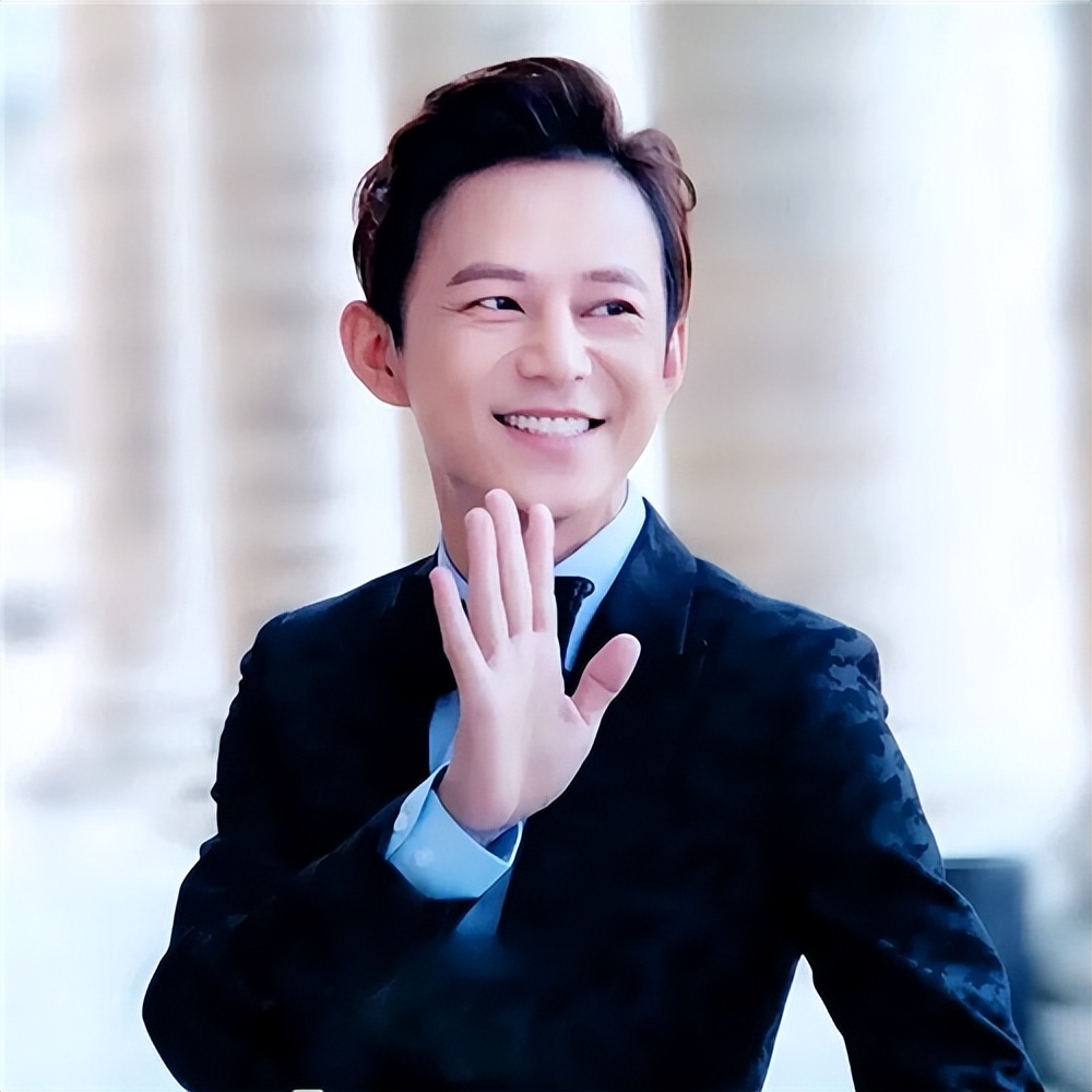 何炅资料个人信息(主持界"老人"何炅,从老师到主持人,他的成功不可