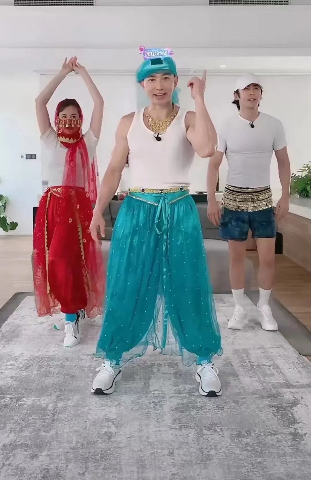 最钟情于直播（钟丽缇钟情于健身直播！她老公却到竞争对手直播间助力？）