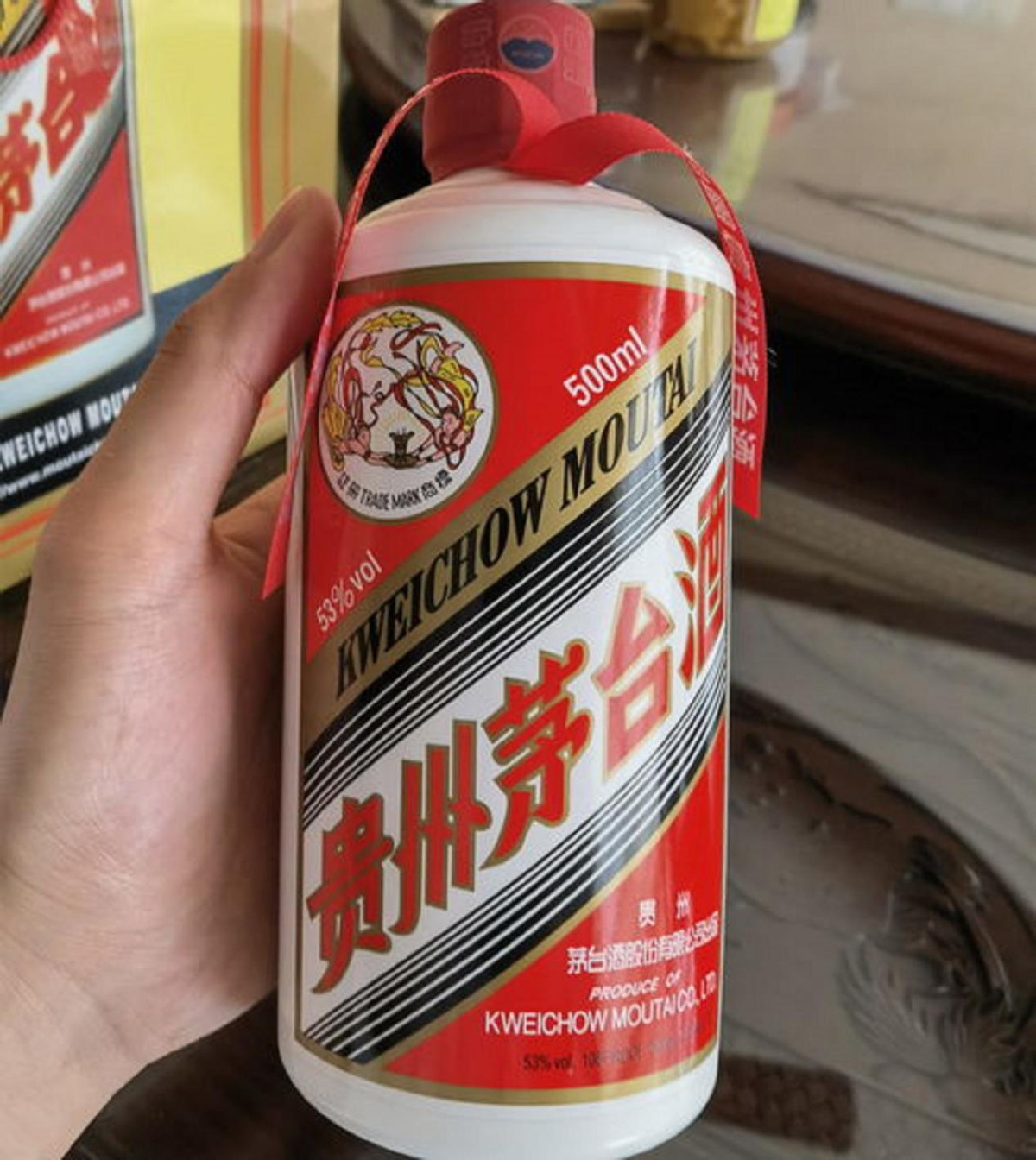 飞天茅台多少钱一箱同为茅台酒