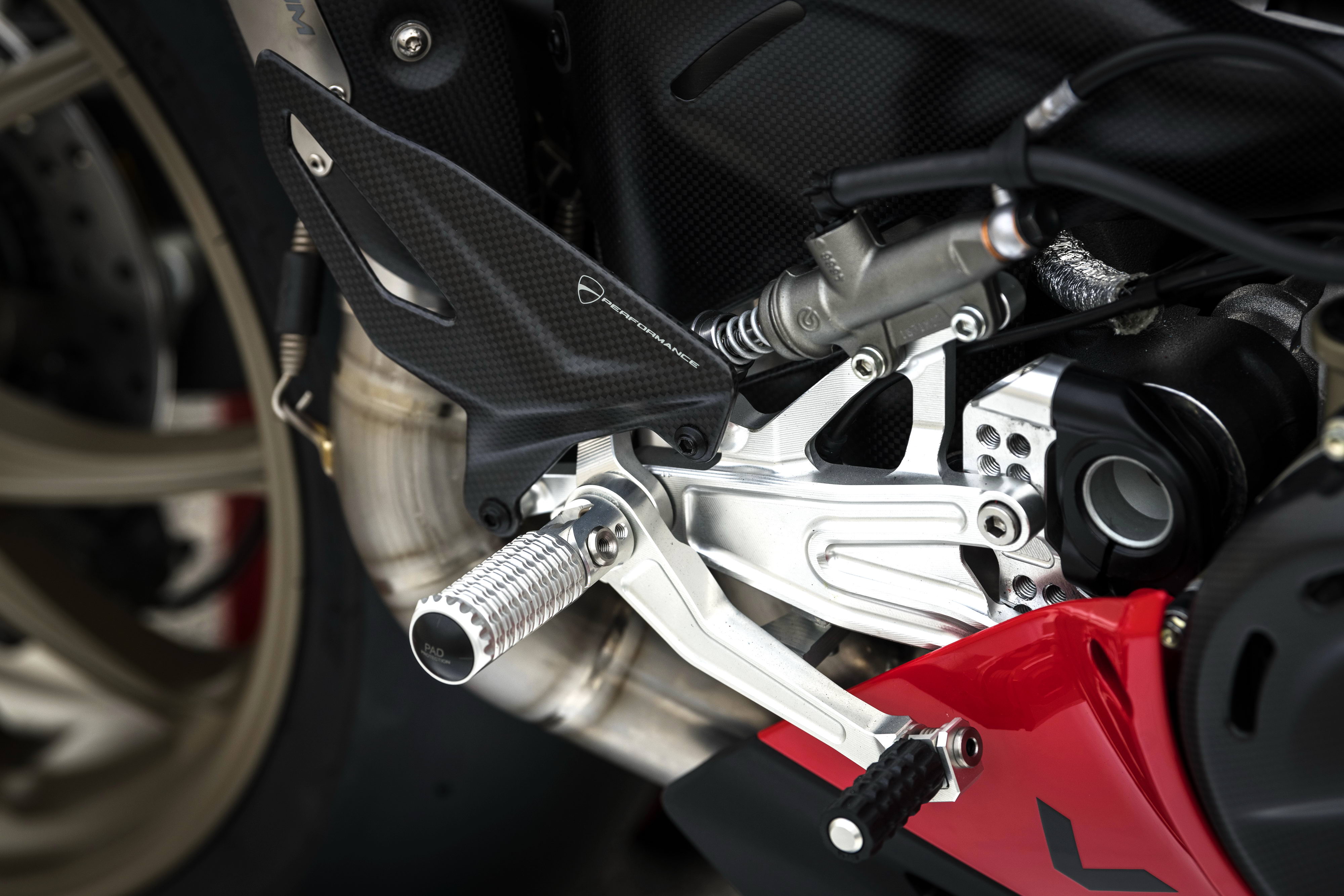 真实赛车数据包(换装赛车套件的杜卡迪 2022 Panigale V4/V4 S Performance)