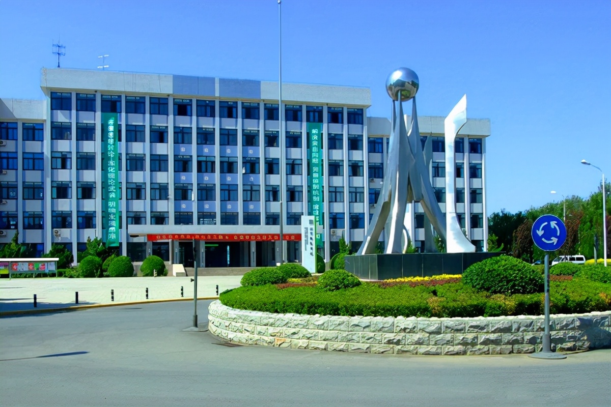 北京服装学院发布艺术类专业考试信息，2022年录取需要多少分？