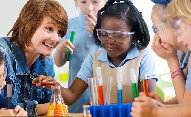 任正非谈教育：科教强国要重视基础教育、基础研究，重视教师待遇