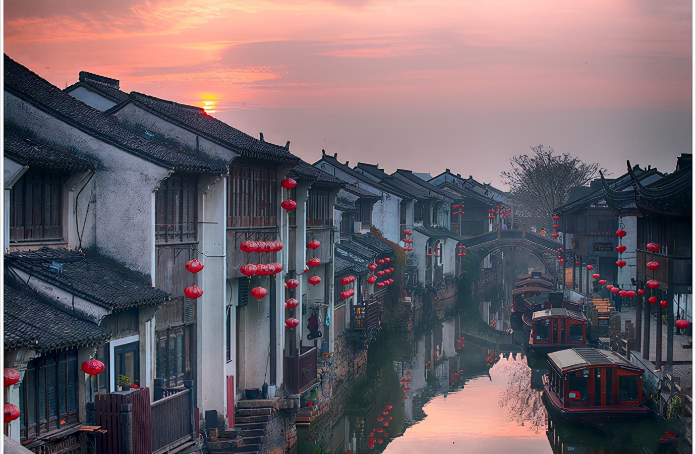 平江路平江路是苏州的一条历史老街,是苏州古城迄今为止保存最为完整