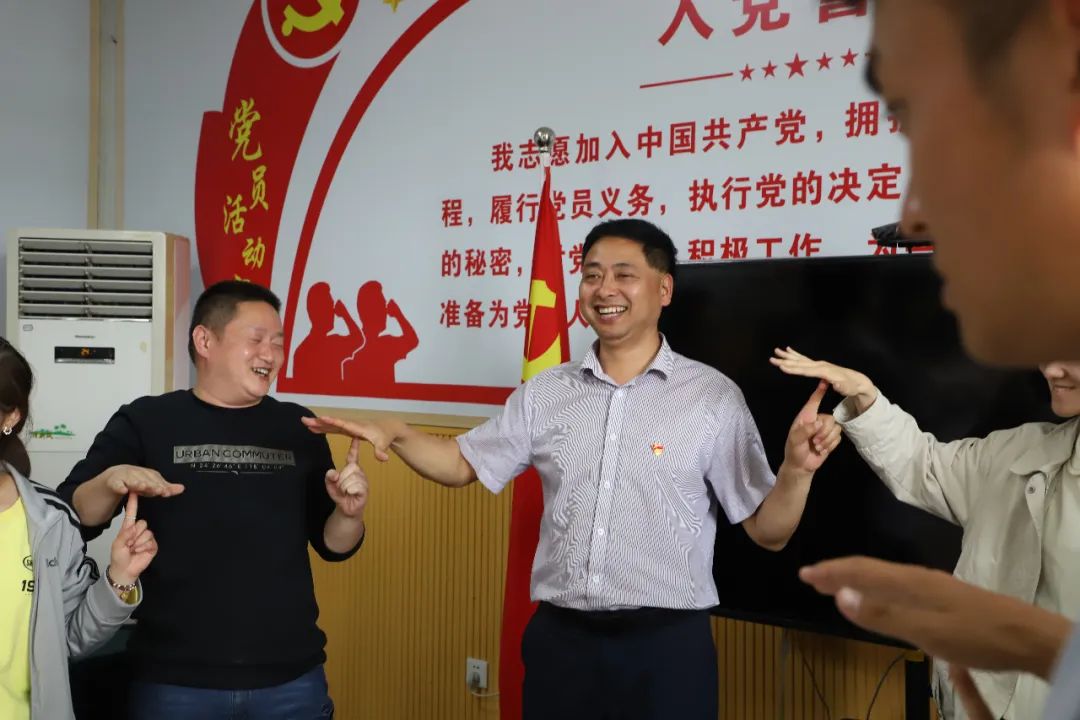 煎茶小学绿荫讲堂第二组举办“读经典，扬初心”绿荫讲堂读书会