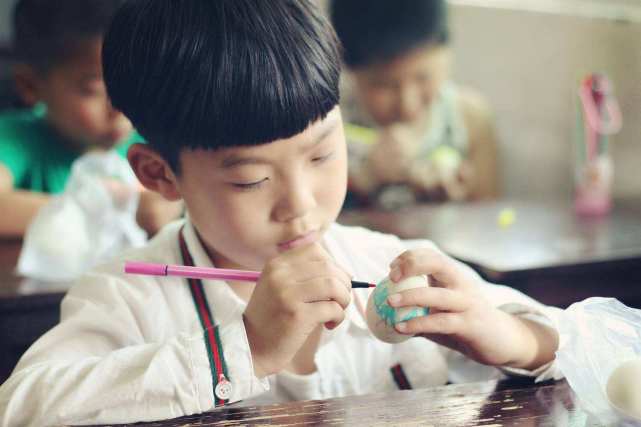 8岁智商高达146！“天才儿童”从小就有以下特征，你家娃满足几个