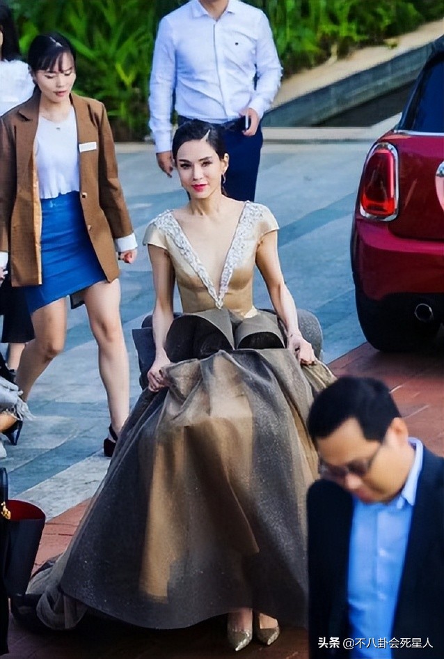 同是50+女星走红毯，内地女星和港台女星的造型，差距真是太远了