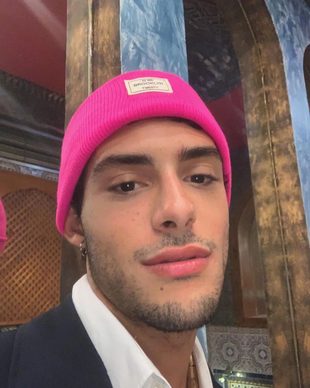 网红男模特莱昂纳多·汉娜·阿兹拉克,大胆造型成功引起关注