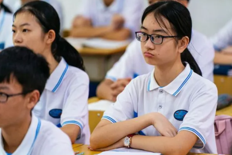 12年義務教育真要來了？教育部剛剛宣布中考取消？教育部給出答復