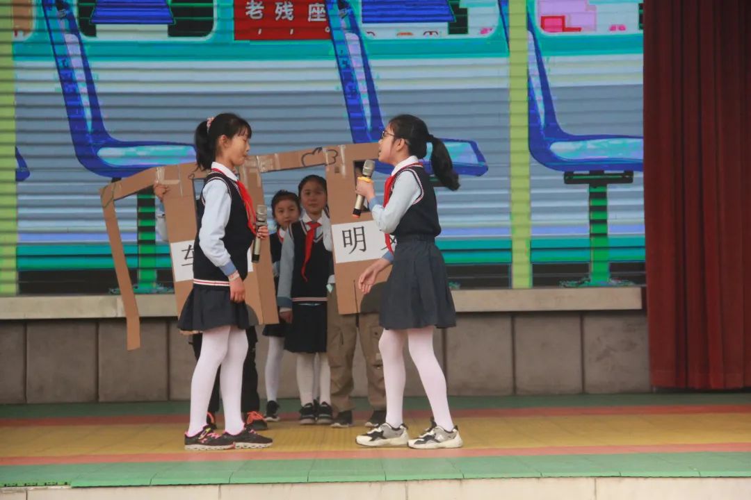 文明乘车 绿色出行｜记四川大学西航港实验小学第10周国旗下讲话