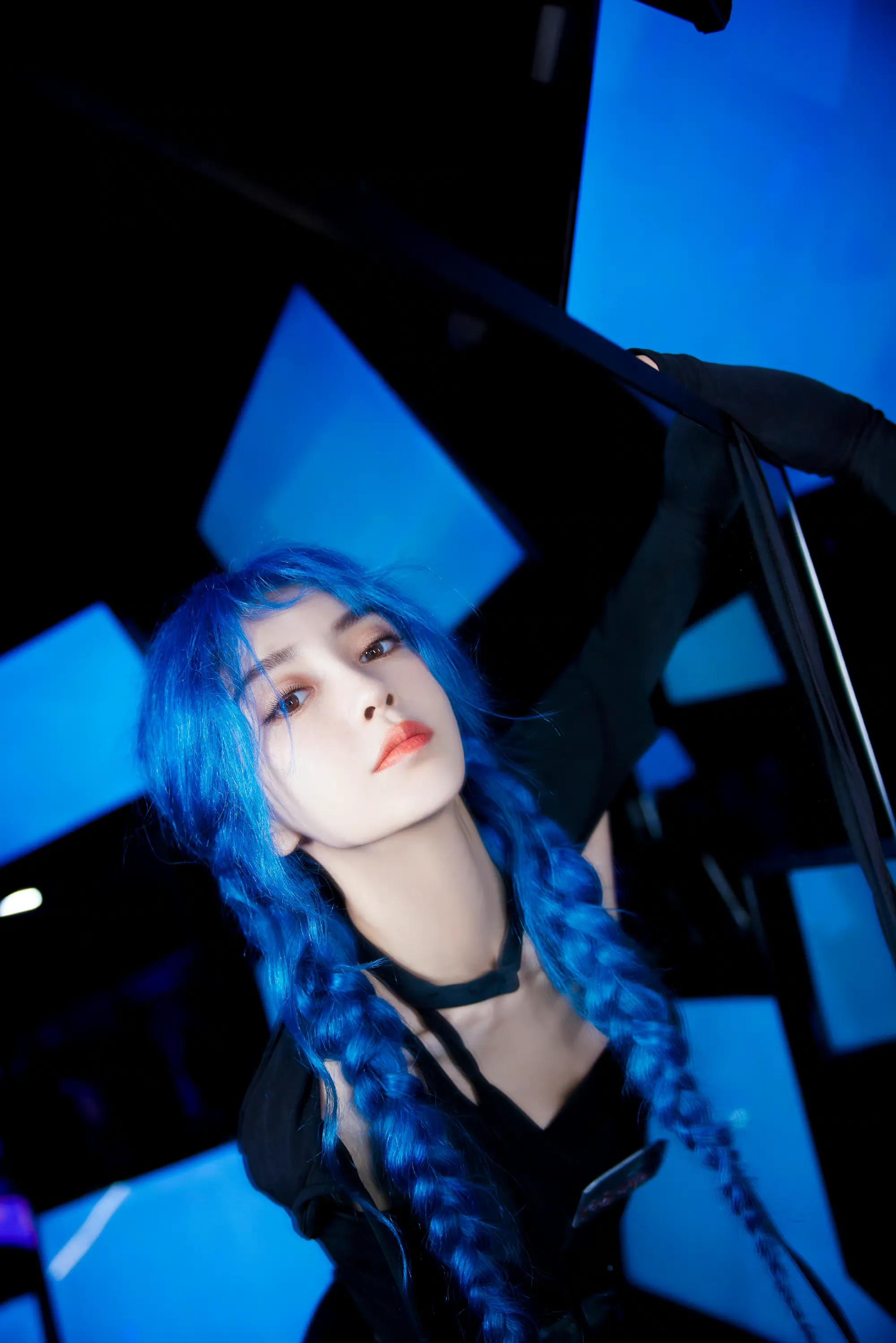 电竞背景图女(女明星电竞少女图合集:赵丽颖,杨幂,迪丽热巴,angela