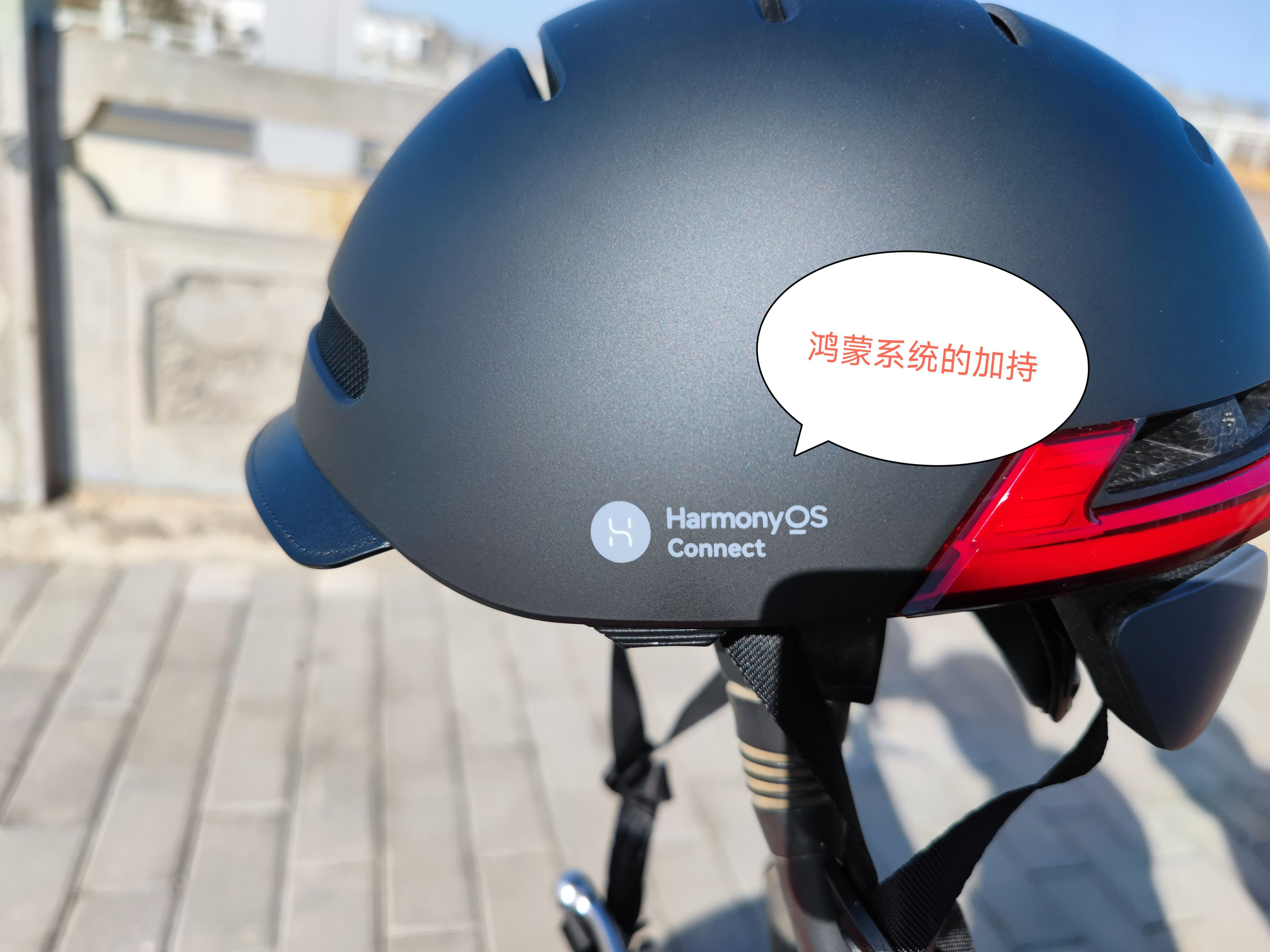 Helmetphone智能头盔：摔倒报警、SOS自动求救