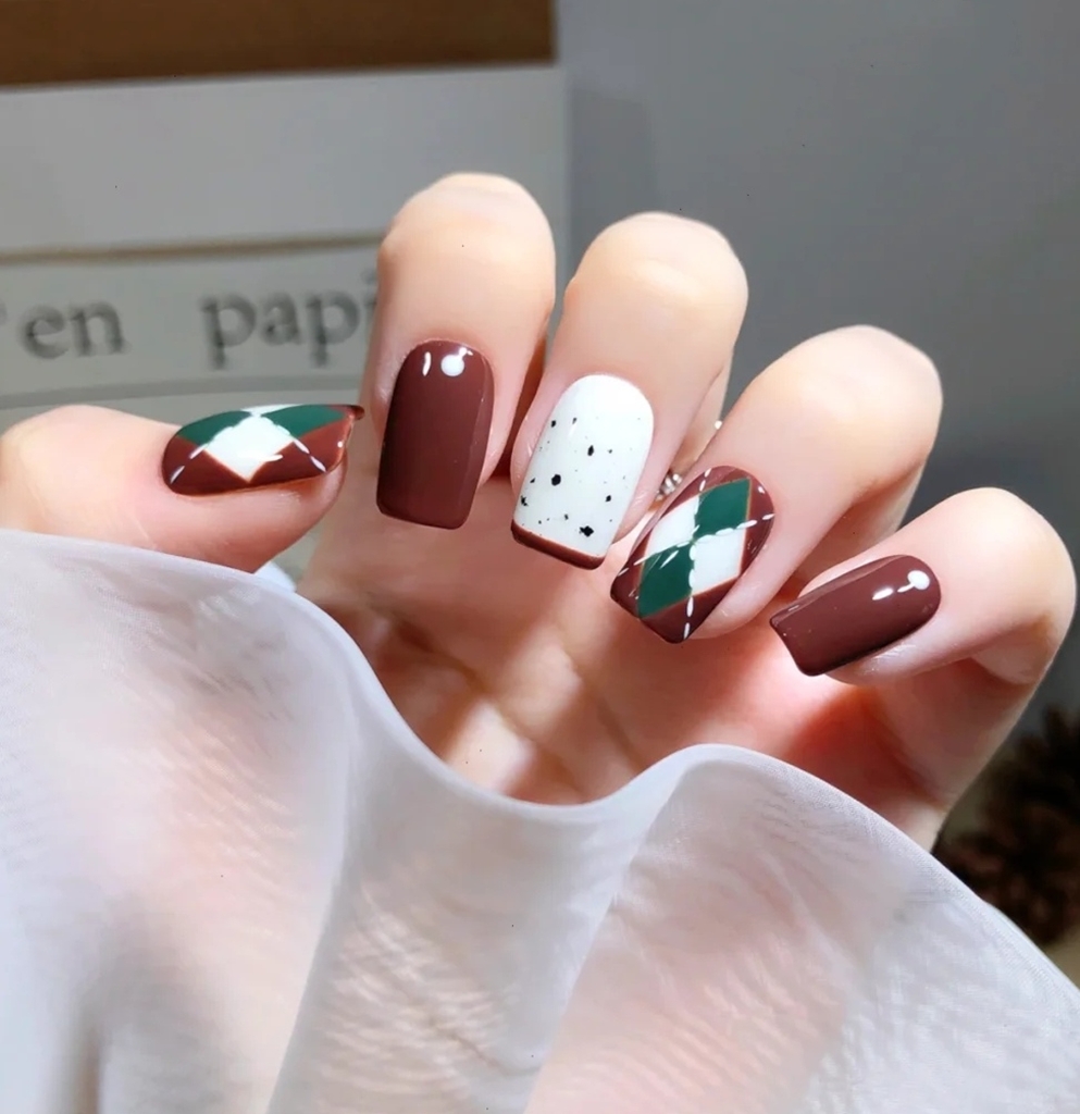 今年流行的圣诞风美甲,极具暖冬氛围感,哪种是你的"梦中情甲"