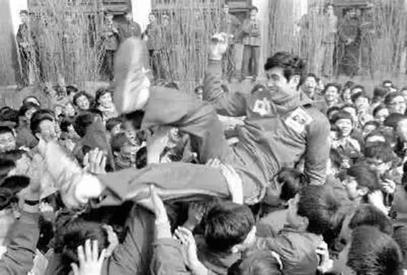 1977年高考恢复之际，邓小平一言拍板，改写了一代知识青年的命运