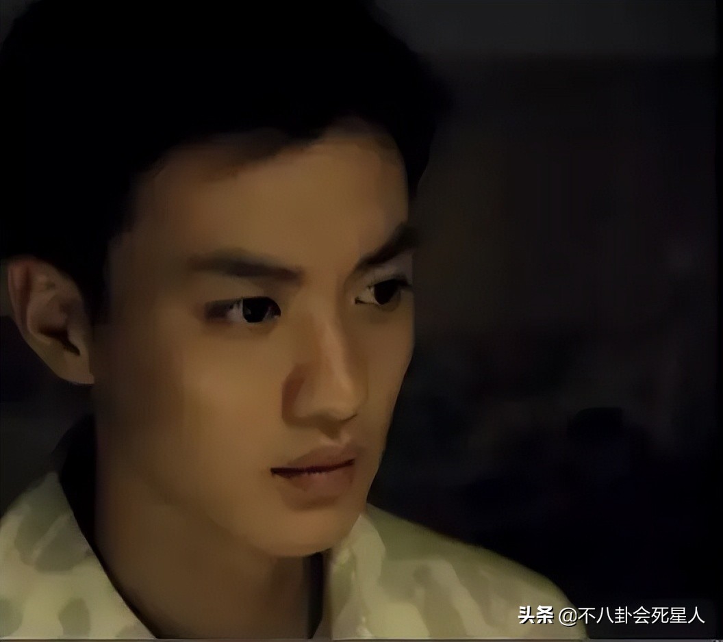 厚嘴唇、大鼻孔、长方脸，这7位男星看似很帅，实则奇怪