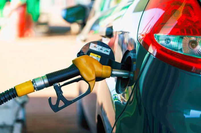 油价进入10元时代，选新能源？选燃油车？