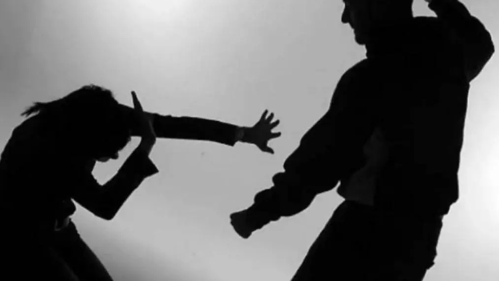 2020年，四川21岁小伙酒后手刃生父：母亲为其顶罪，邻居联名求情