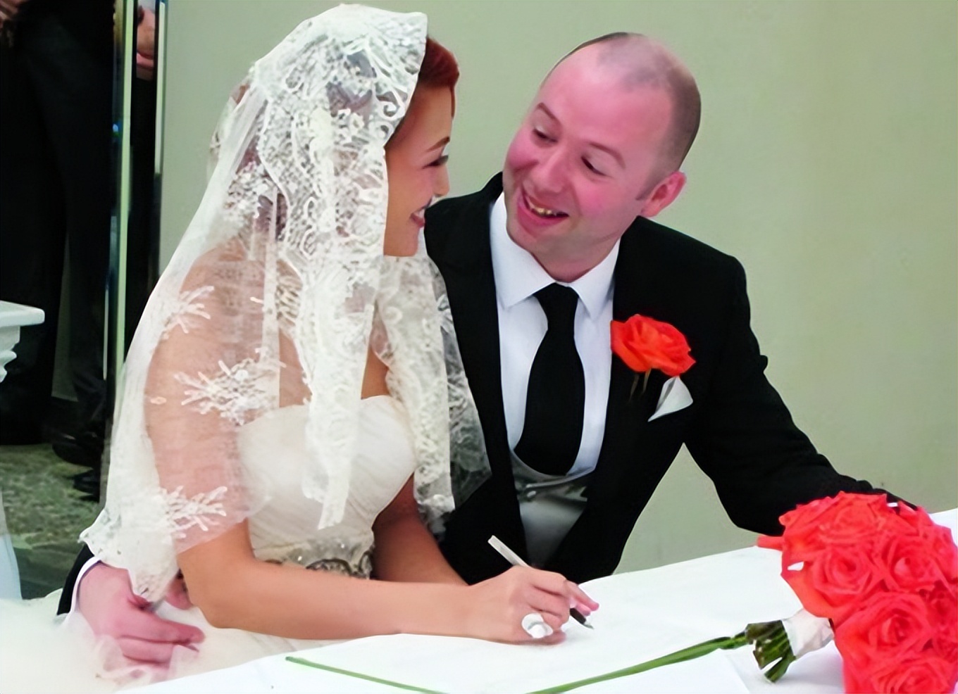 知名歌手李蕙敏近况！52岁冻龄有术，无法生育领养孤儿圆当妈梦