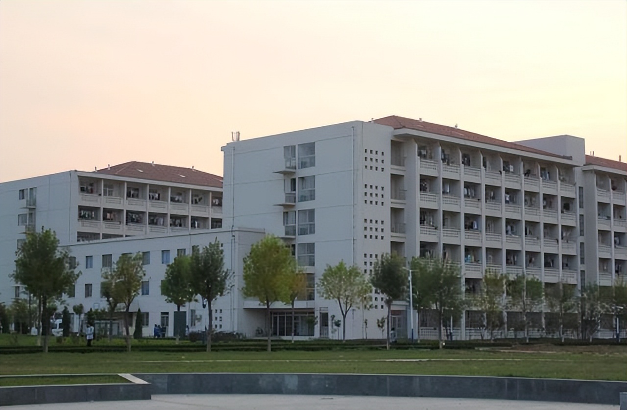 2022山东省内大学排名公布，烟台大学被挤出前十，第一实至名归