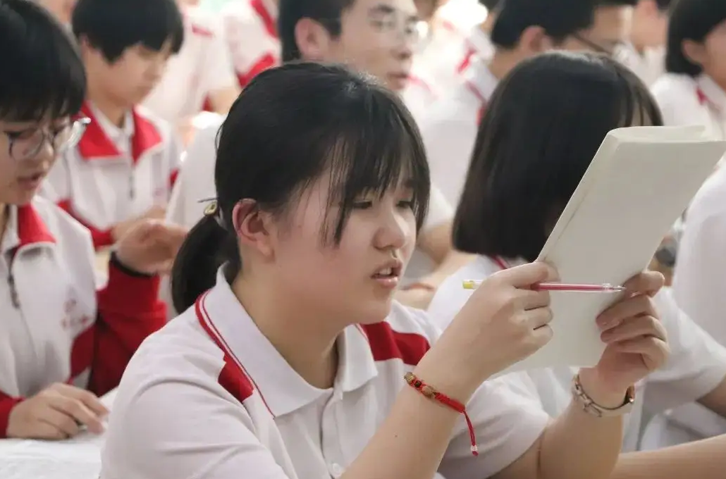 2022高考进入倒计时，学生若想考上本科，分数需要达到多少？