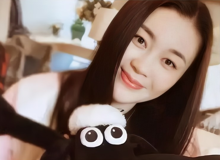 演员关婷娜:被赵本山捧红后,绯闻缠身,40岁单身成父母心病